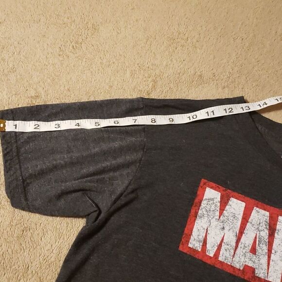 ❤ 3/$20 Gray Marvel tshirt - Picture 5 of 5